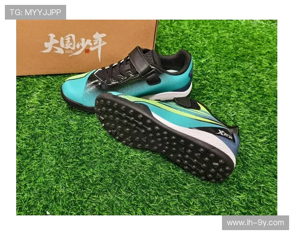 足球运动员是否必须购买专用足球鞋对其表现有何影响